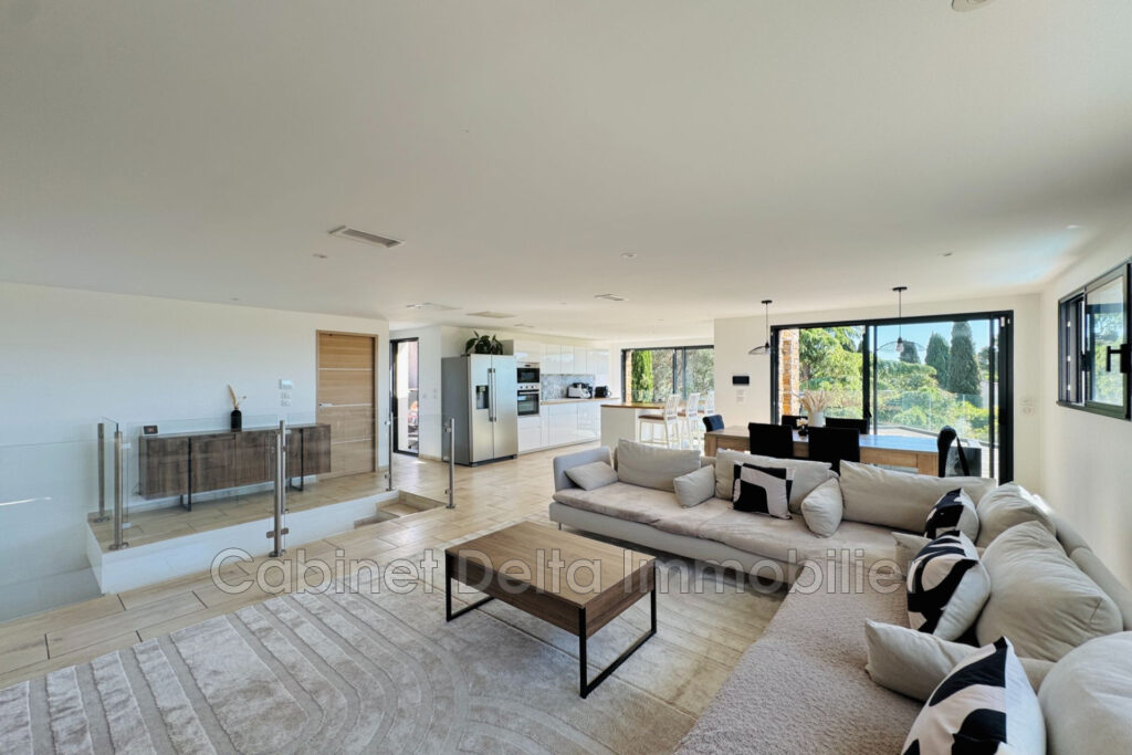 Villa contemporaine, au calme, vue mer, La Garde. – NR pièces – 4 chambres – 150.00 m²