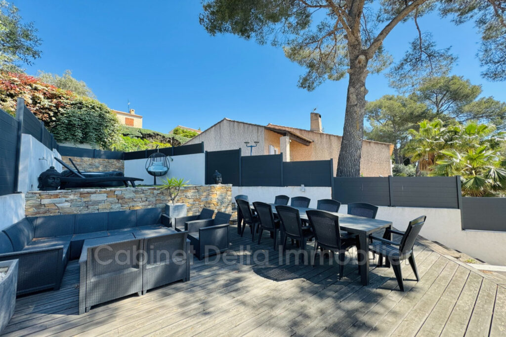 Villa contemporaine, au calme, vue mer, La Garde. – NR pièces – 4 chambres – 150.00 m²