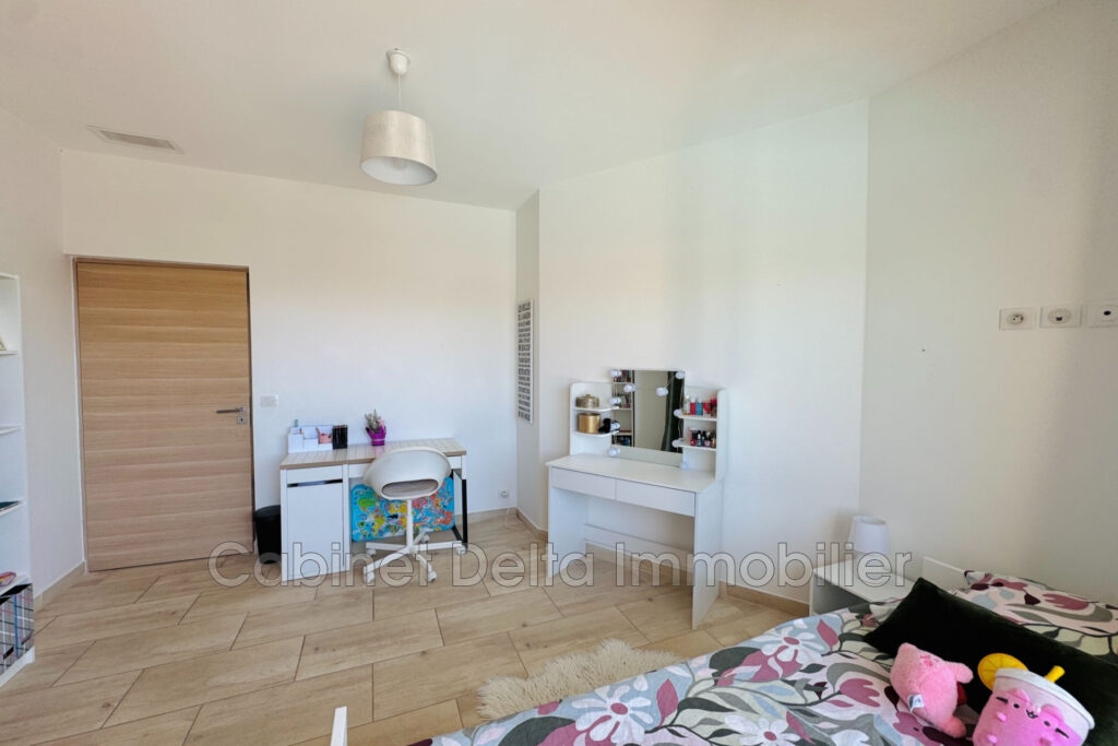 Villa contemporaine, au calme, vue mer, La Garde. – NR pièces – 4 chambres – 150.00 m²