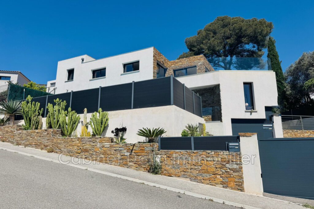 Villa contemporaine, au calme, vue mer, La Garde. – NR pièces – 4 chambres – 150.00 m²