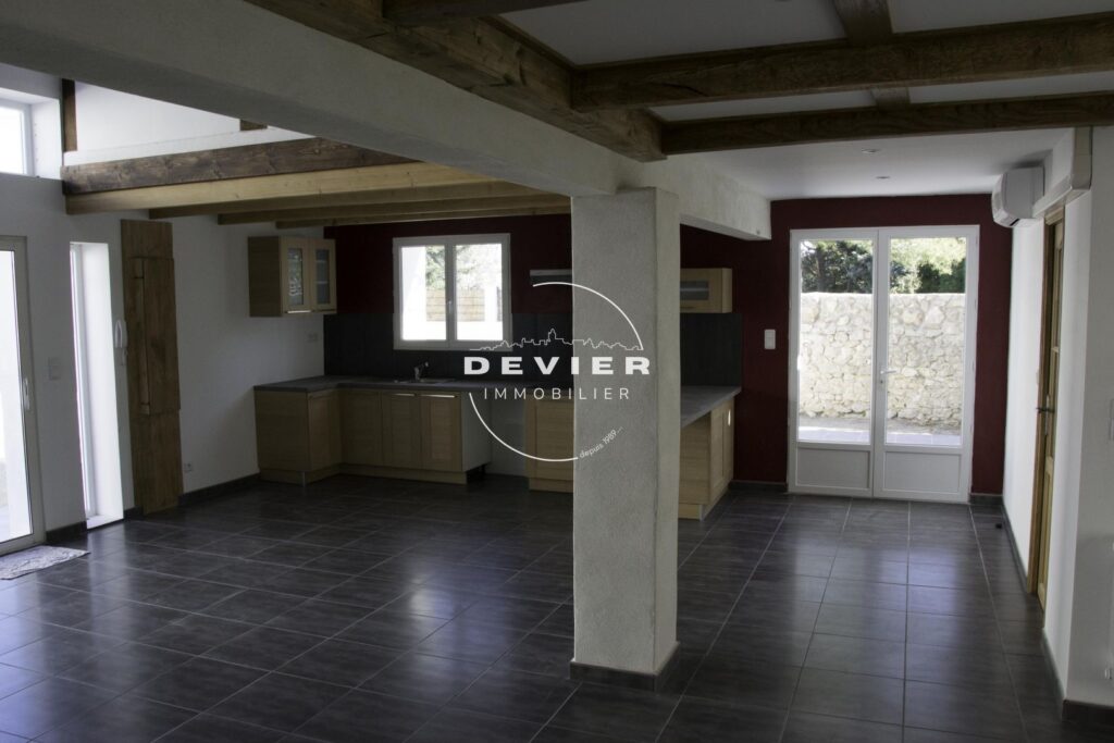 vente maison de village 4 Pièce(s) – 4 pièces – 3 chambres – 128.00 m²