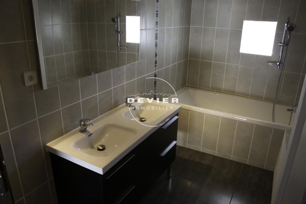 vente maison de village 4 Pièce(s) – 4 pièces – 3 chambres – 128.00 m²