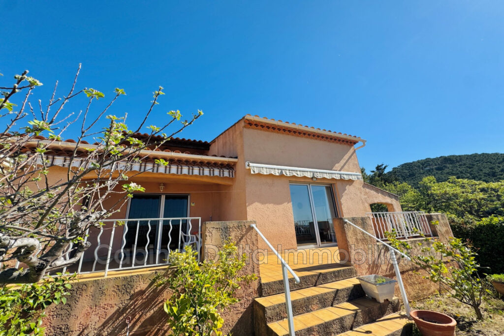 VILLA AVEC VUE MER  – 7 pièces – 5 chambres – 176.00 m²