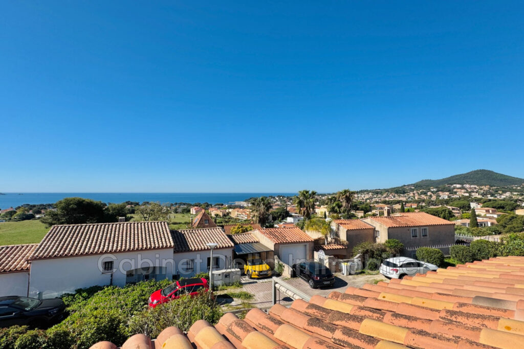 VILLA AVEC VUE MER  – 7 pièces – 5 chambres – 176.00 m²