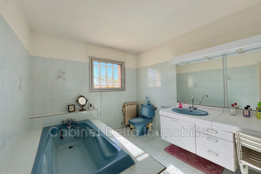 VILLA AVEC VUE MER  – 7 pièces – 5 chambres – 176.00 m²