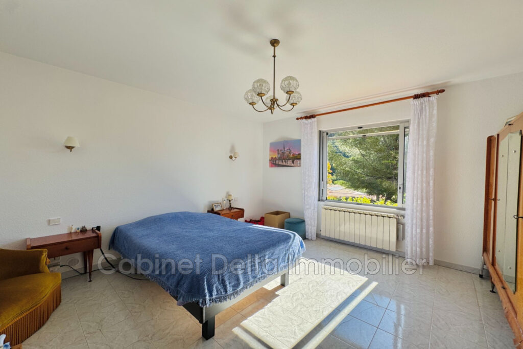 VILLA AVEC VUE MER  – 7 pièces – 5 chambres – 176.00 m²