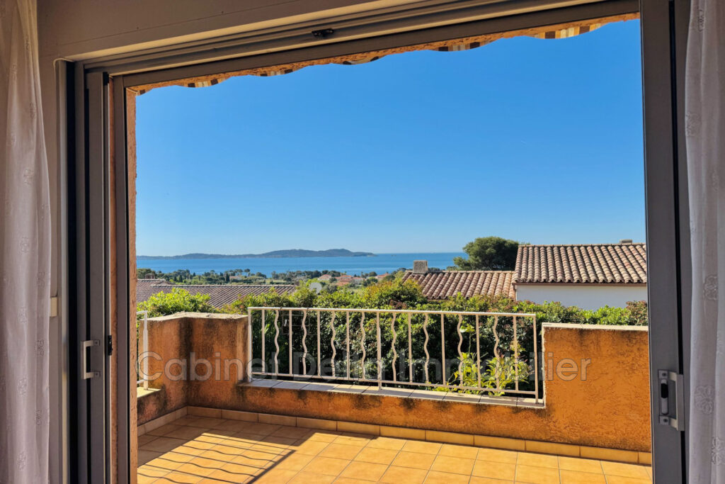 VILLA AVEC VUE MER  – 7 pièces – 5 chambres – 176.00 m²