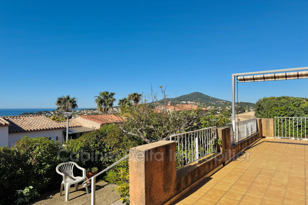 VILLA AVEC VUE MER  – 7 pièces – 5 chambres – 176.00 m²