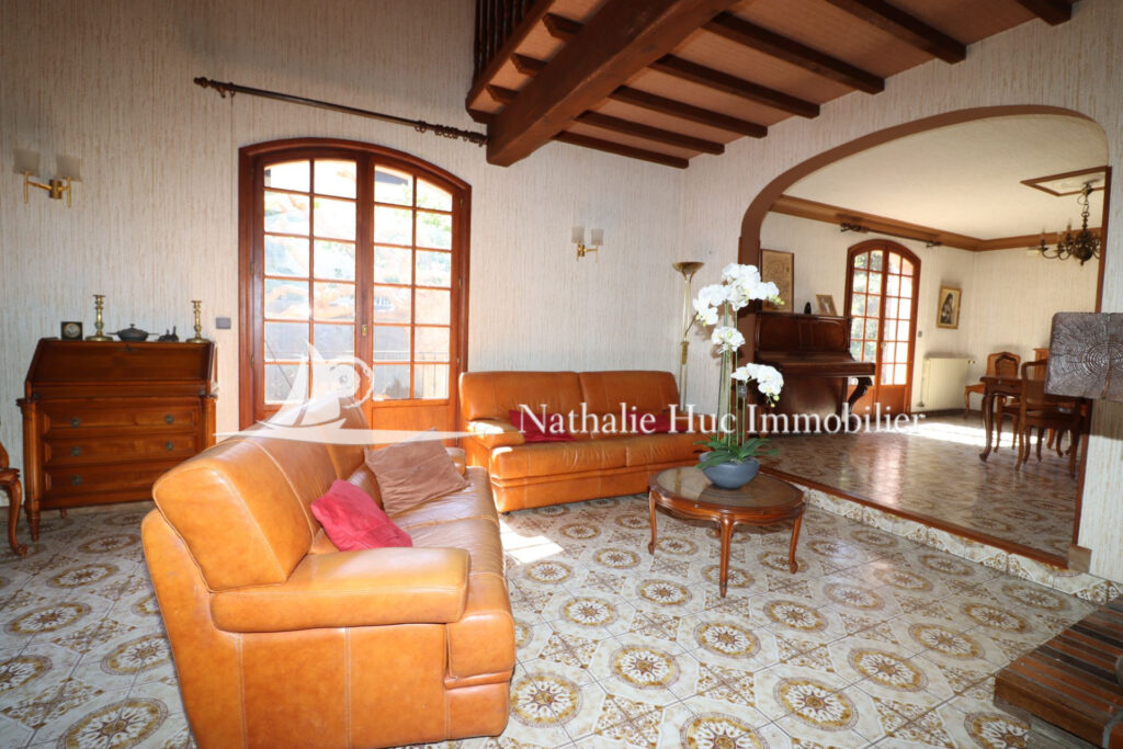 vente maison de ville 8 Pièce(s) – 8 pièces – 6 chambres – 238.00 m²