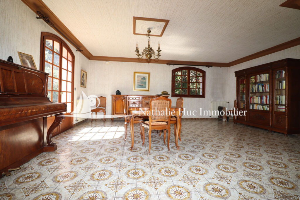 vente maison de ville 8 Pièce(s) – 8 pièces – 6 chambres – 238.00 m²