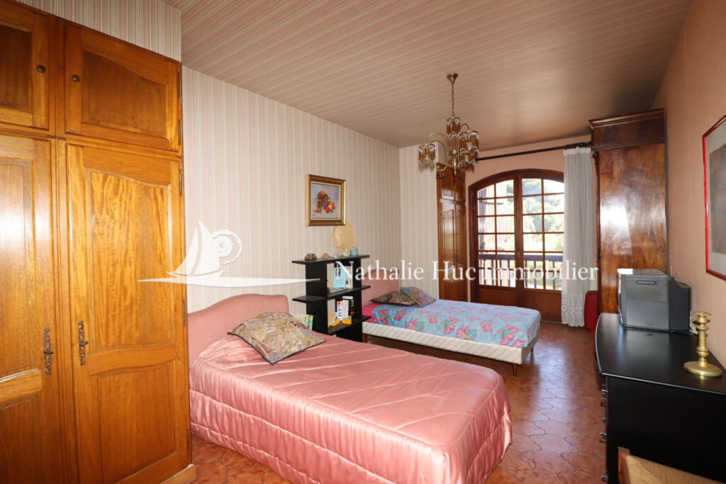 vente maison de ville 8 Pièce(s) – 8 pièces – 6 chambres – 238.00 m²