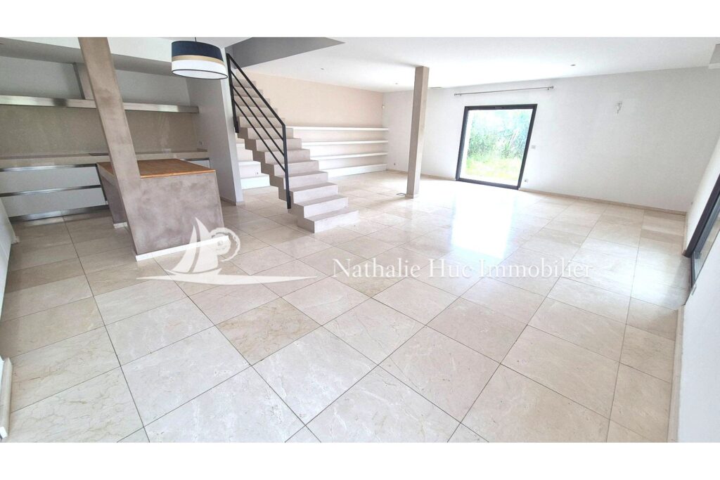 vente propriété 4 Pièce(s) – 4 pièces – 3 chambres – 212.70 m²