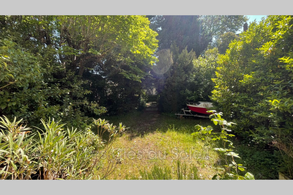 BRIGNOLES CENTRE  MAISON DE CARACTÈRE SUR 1 137 m² DE TERRAI – 14 pièces – 12 chambres – 357.00 m²