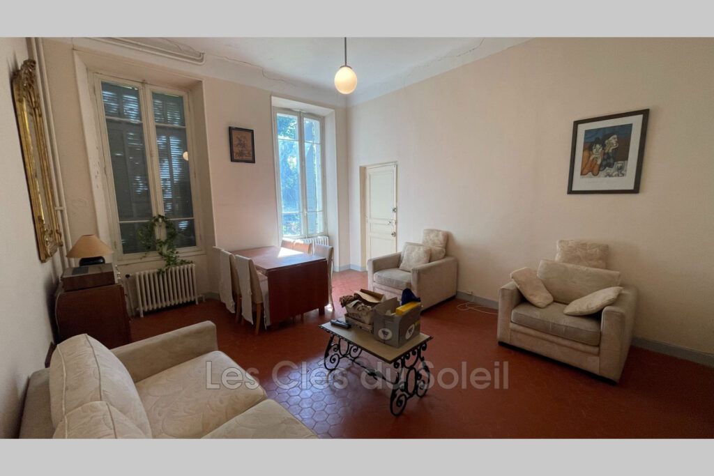 BRIGNOLES CENTRE  MAISON DE CARACTÈRE SUR 1 137 m² DE TERRAI – 14 pièces – 12 chambres – 357.00 m²