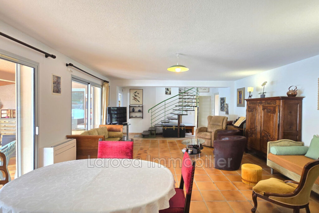 Achat villa à Laroque des Albères – 9 pièces – 8 chambres – 258.00 m²