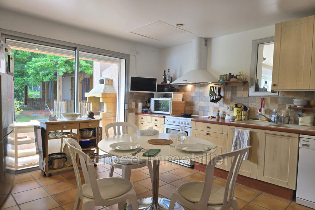 Achat villa à Laroque des Albères – 9 pièces – 8 chambres – 258.00 m²
