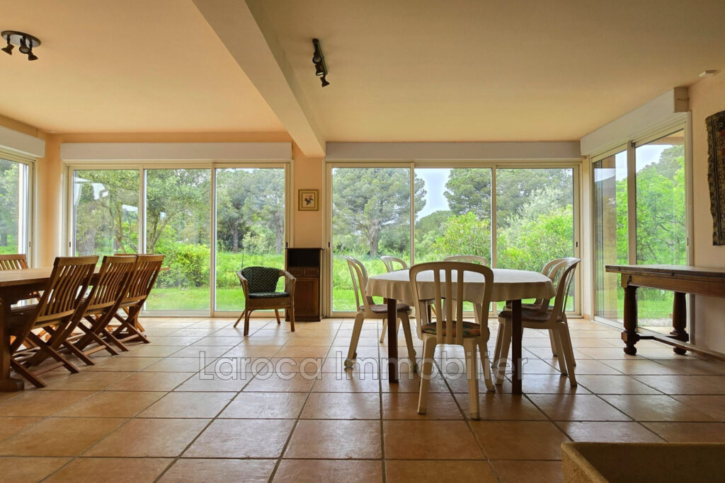 Achat villa à Laroque des Albères – 9 pièces – 8 chambres – 258.00 m²