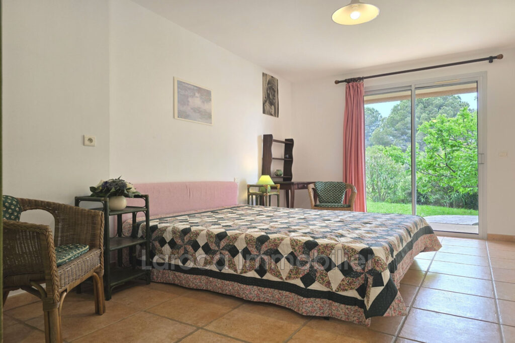 Achat villa à Laroque des Albères – 9 pièces – 8 chambres – 258.00 m²