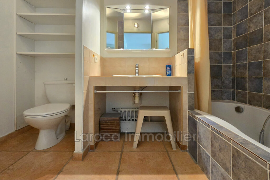 Achat villa à Laroque des Albères – 9 pièces – 8 chambres – 258.00 m²