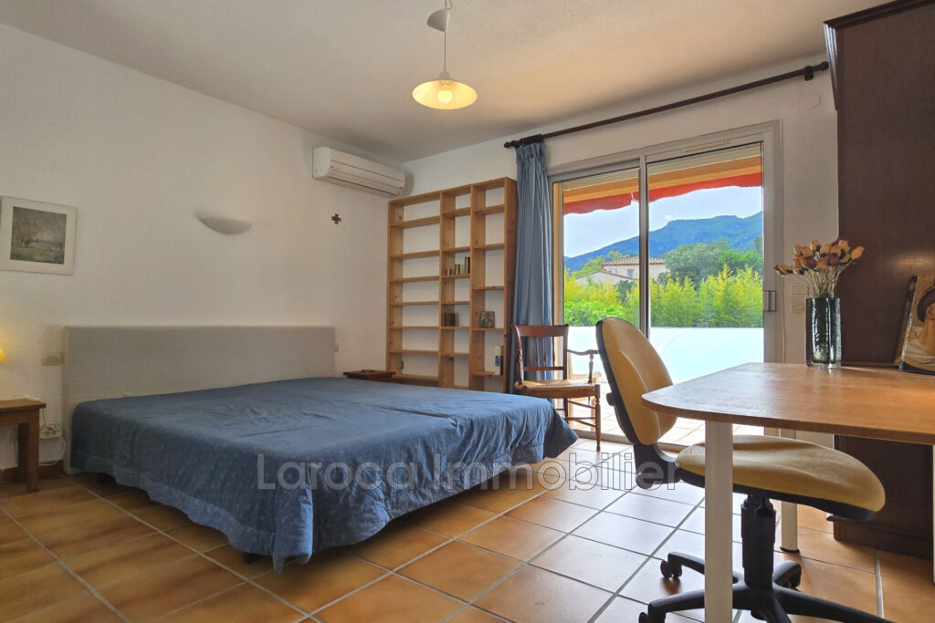 Achat villa à Laroque des Albères – 9 pièces – 8 chambres – 258.00 m²