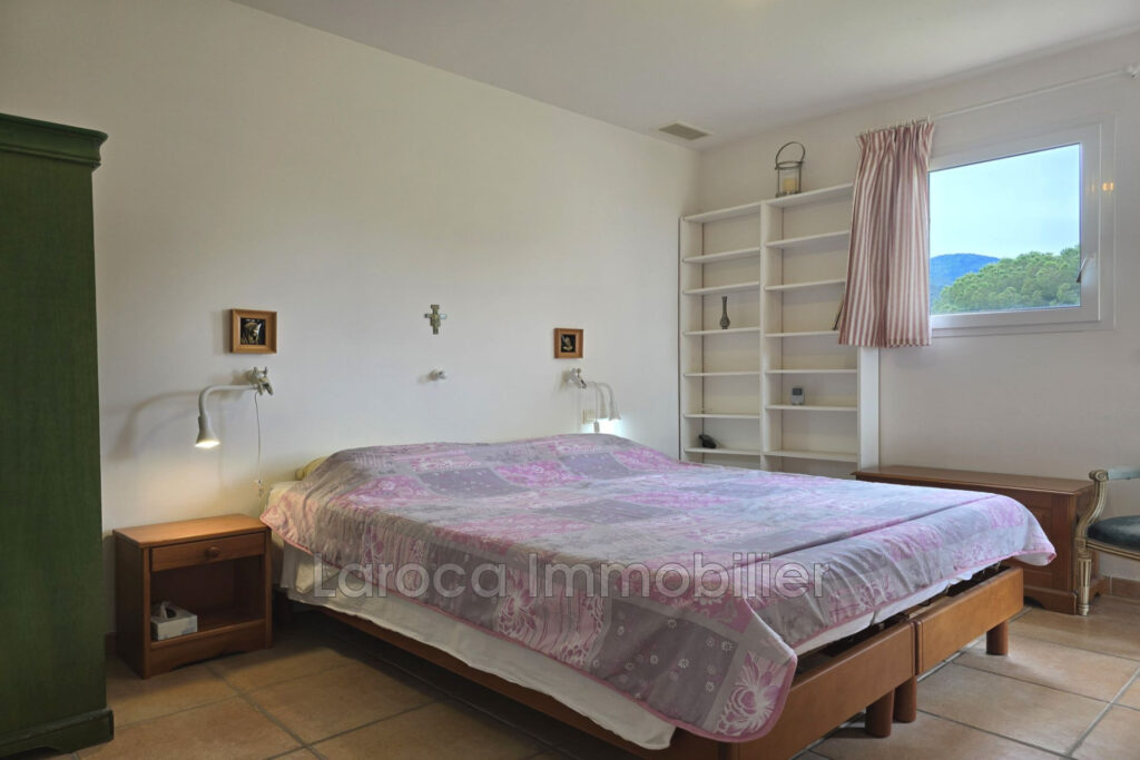 Achat villa à Laroque des Albères – 9 pièces – 8 chambres – 258.00 m²