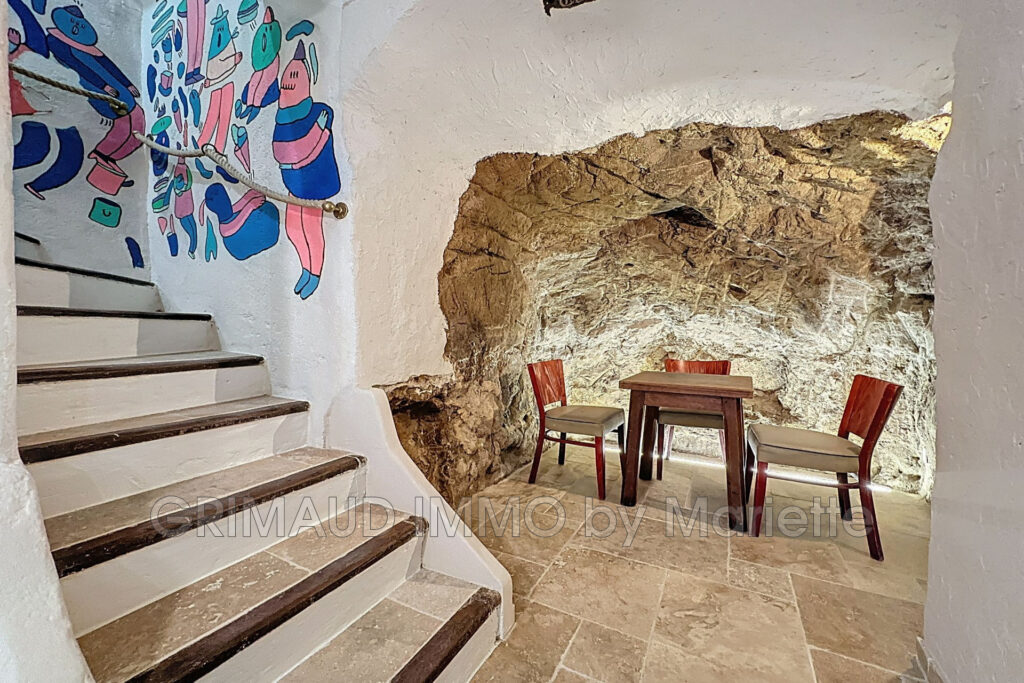 Charmante maison de village rénovée intégralement, répartie su – 3 pièces – 2 chambres – 86.00 m²