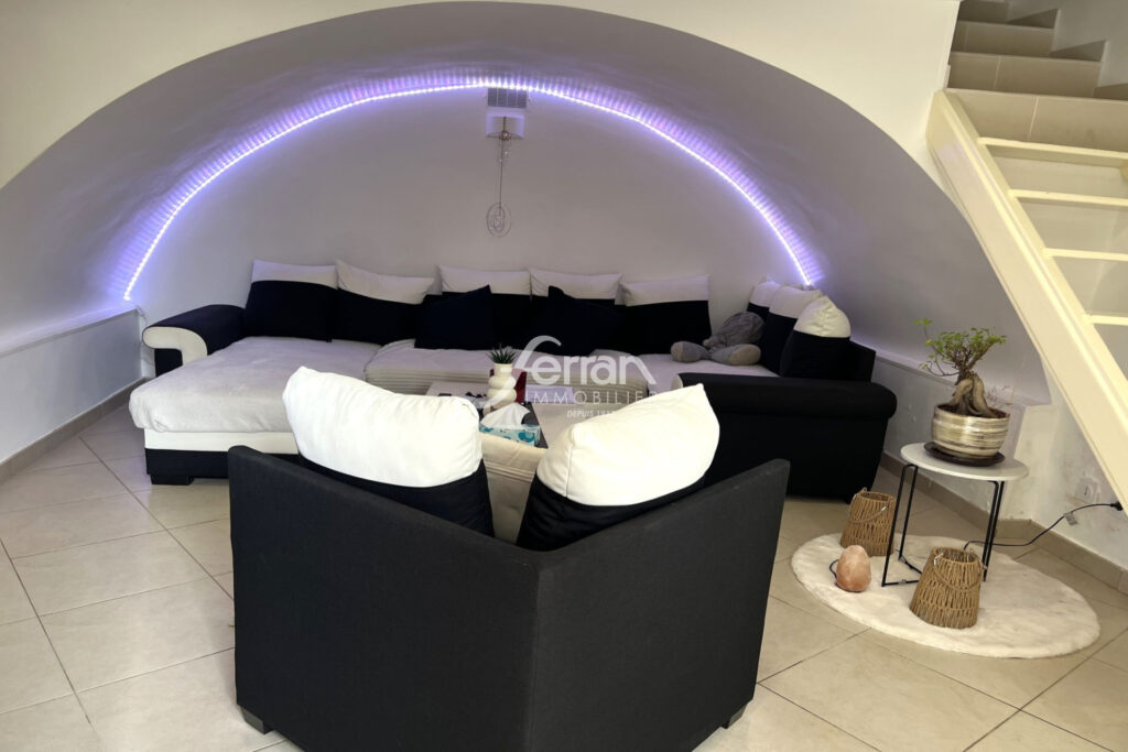 A vendre La Motte, T2 d’environ 45 m2 vendu loué. – 2 pièces – 1 chambre – 45.17 m²