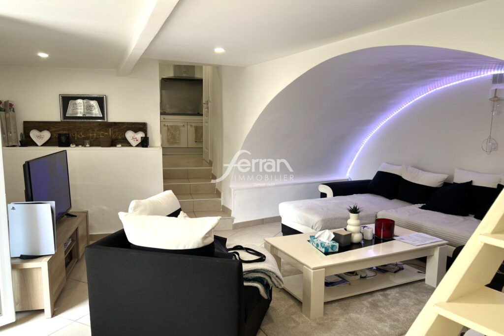 A vendre La Motte, T2 d’environ 45 m2 vendu loué. – 2 pièces – 1 chambre – 45.17 m²