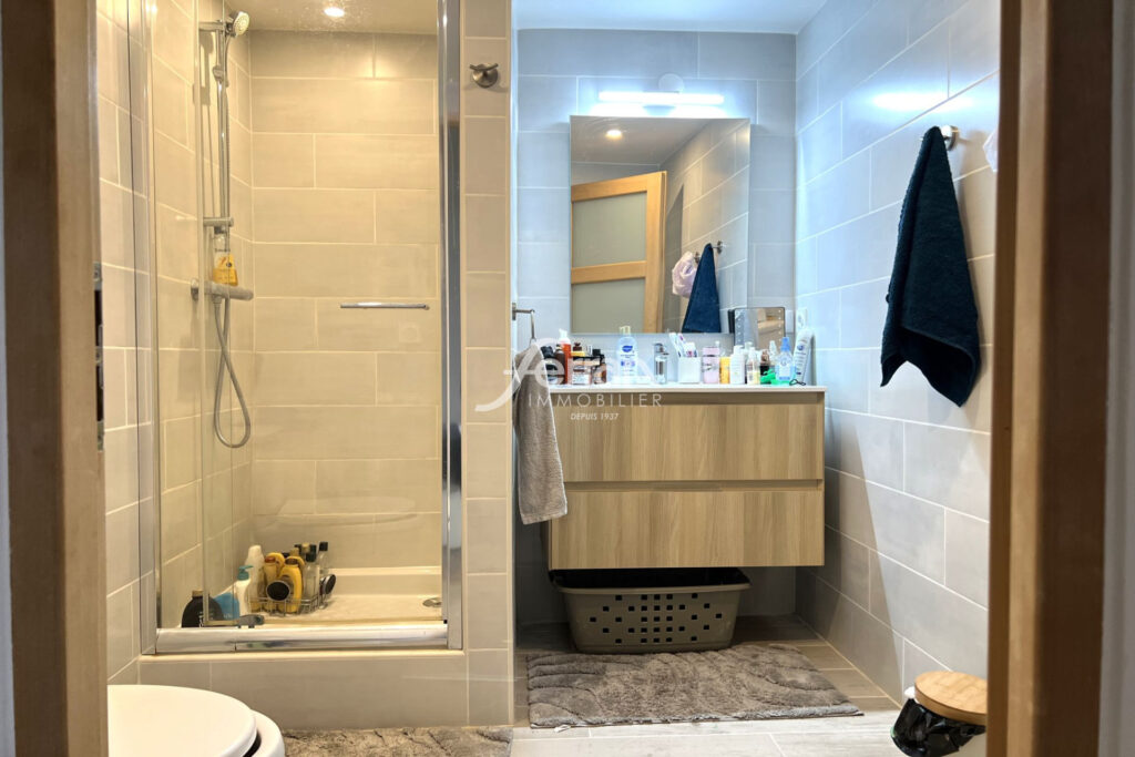 A vendre La Motte, T2 d’environ 45 m2 vendu loué. – 2 pièces – 1 chambre – 45.17 m²