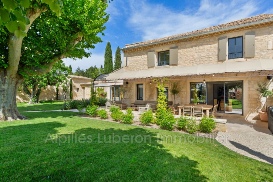 Maison à louer à Paradou