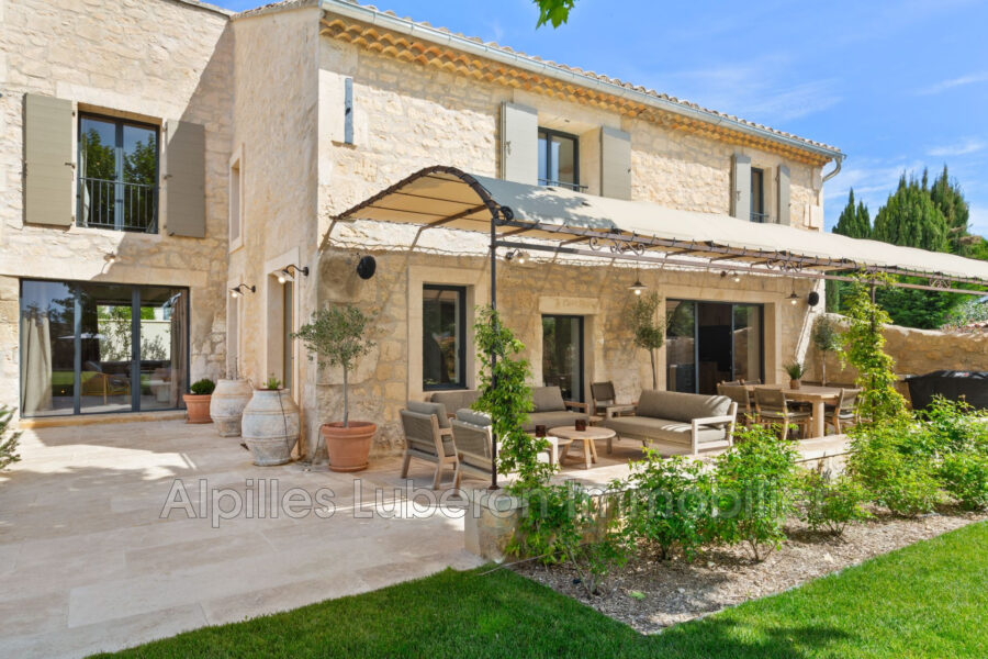 Maison à louer à Paradou