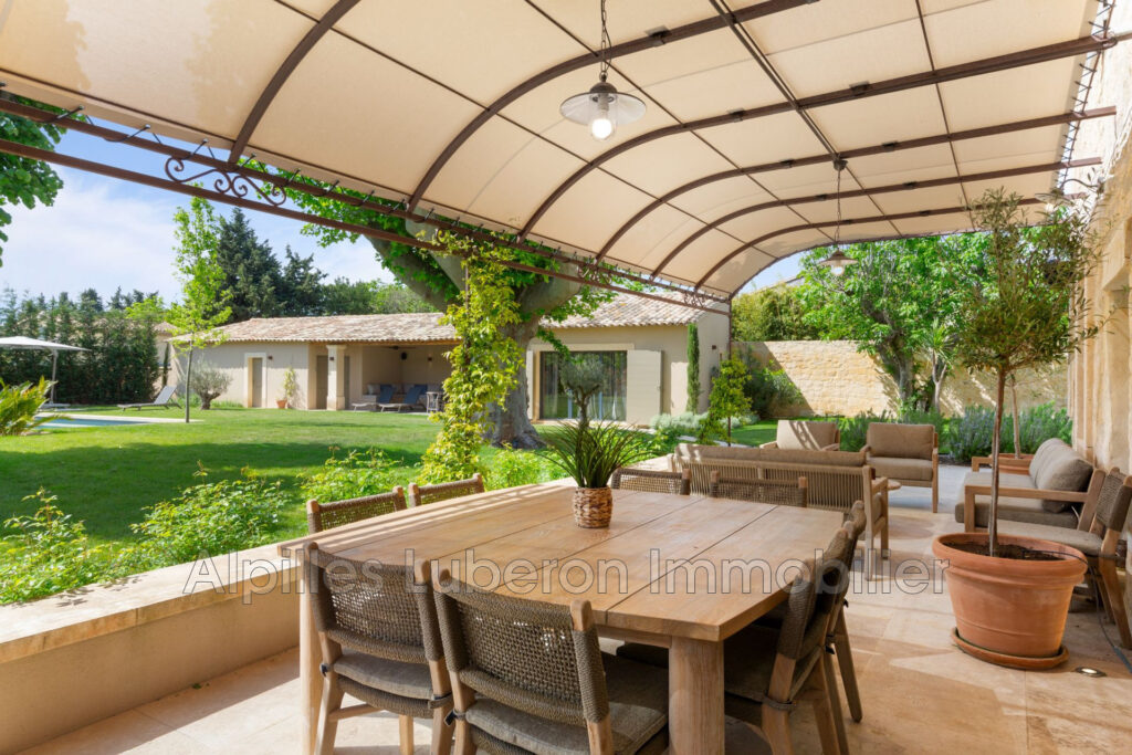 location saisonnière mas 8 Pièce(s) – 8 pièces – 6 chambres – 300.00 m²