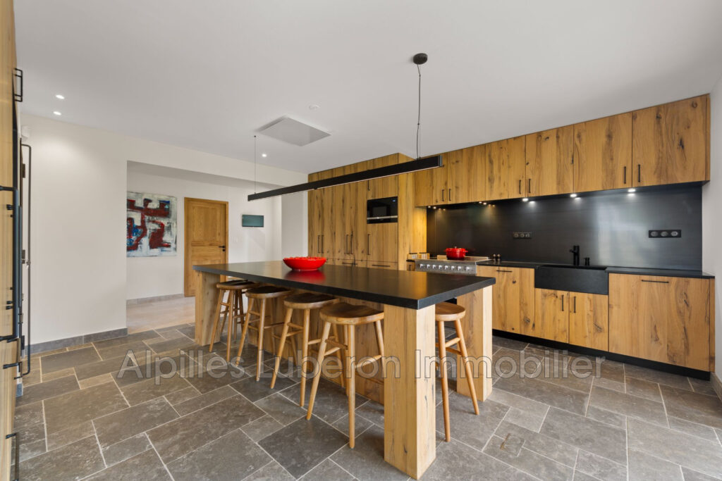 location saisonnière mas 8 Pièce(s) – 8 pièces – 6 chambres – 300.00 m²