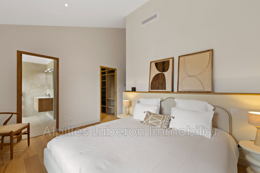 location saisonnière mas 8 Pièce(s) – 8 pièces – 6 chambres – 300.00 m²