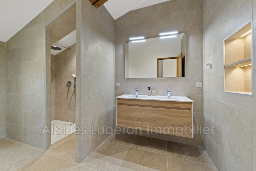 location saisonnière mas 8 Pièce(s) – 8 pièces – 6 chambres – 300.00 m²