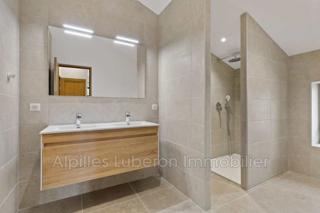 location saisonnière mas 8 Pièce(s) – 8 pièces – 6 chambres – 300.00 m²