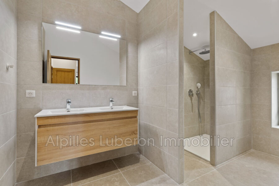 Maison à louer à Paradou
