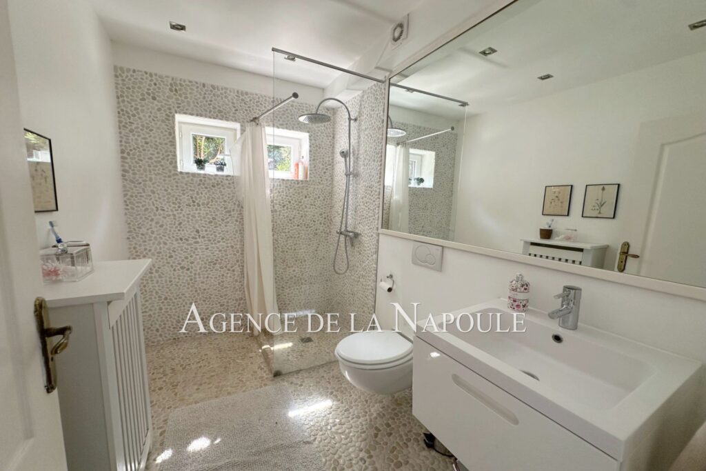 vente villa provençale 6 Pièce(s) – 6 pièces – 5 chambres – 160.00 m²