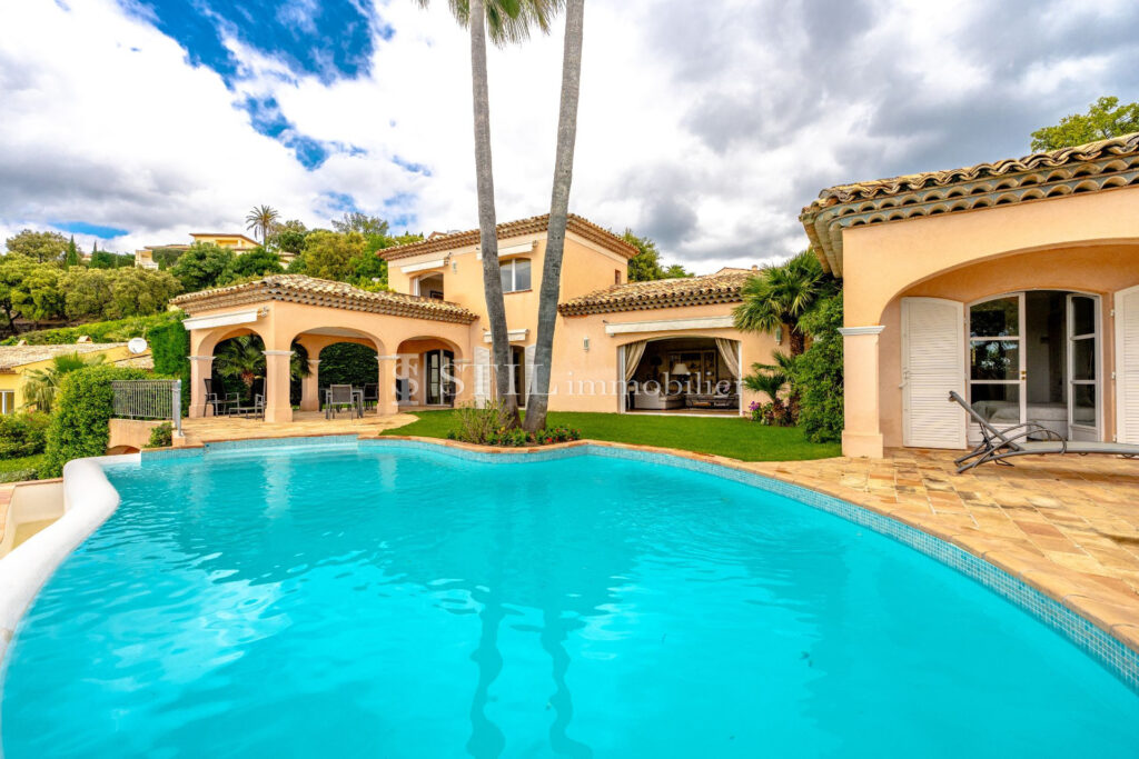 vente villa 5 Pièce(s) – 5 pièces – 4 chambres – 200.00 m²