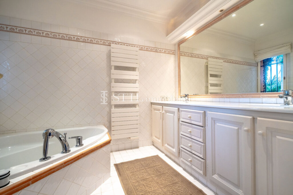 vente villa 5 Pièce(s) – 5 pièces – 4 chambres – 200.00 m²