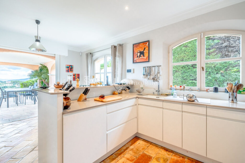 vente villa 5 Pièce(s) – 5 pièces – 4 chambres – 200.00 m²