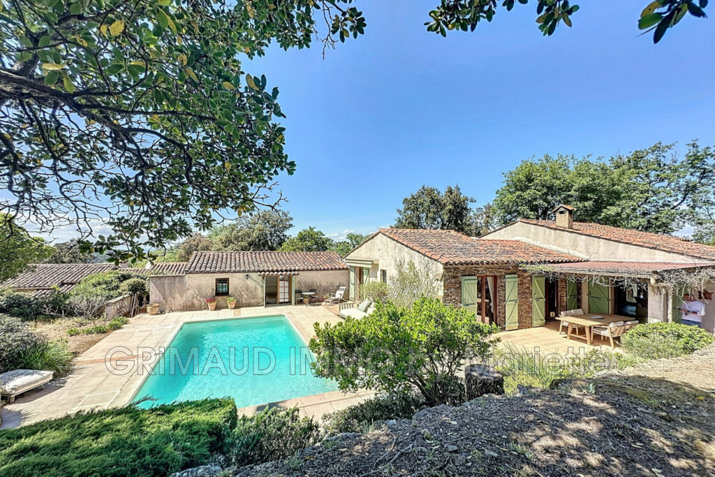 Maison familiale avec piscine et terrain de 5000 m² – 5 pièces – 4 chambres – 101.81 m²