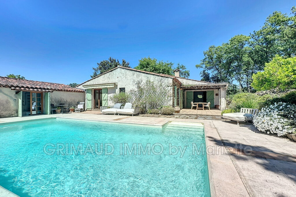 Maison familiale avec piscine et terrain de 5000 m² – 5 pièces – 4 chambres – 101.81 m²