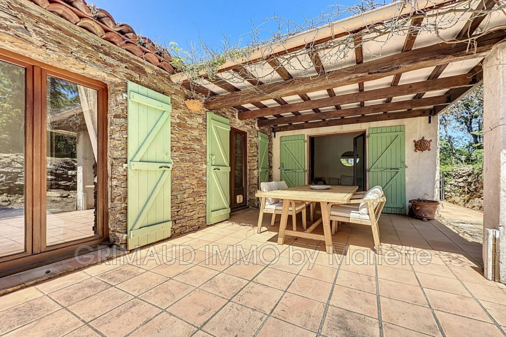 Maison familiale avec piscine et terrain de 5000 m² – 5 pièces – 4 chambres – 101.81 m²