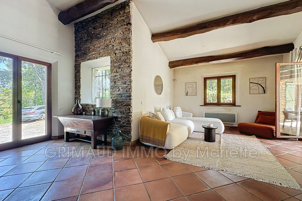 Maison familiale avec piscine et terrain de 5000 m² – 5 pièces – 4 chambres – 101.81 m²