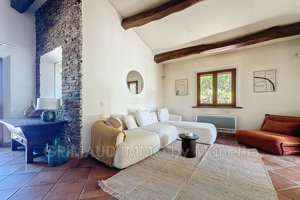 Maison familiale avec piscine et terrain de 5000 m² – 5 pièces – 4 chambres – 101.81 m²