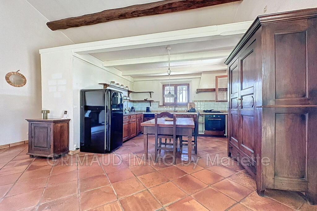 Maison familiale avec piscine et terrain de 5000 m² – 5 pièces – 4 chambres – 101.81 m²