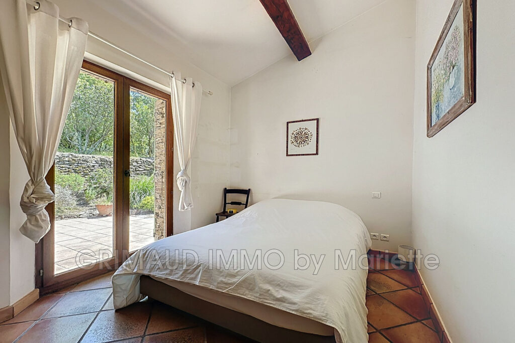 Maison familiale avec piscine et terrain de 5000 m² – 5 pièces – 4 chambres – 101.81 m²