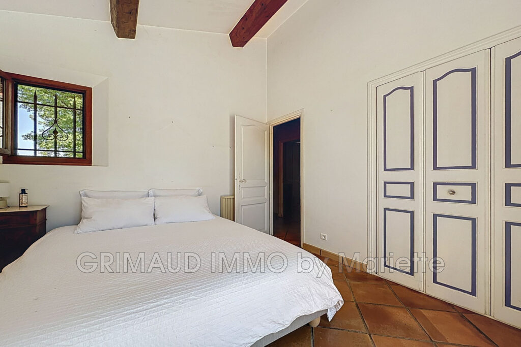 Maison familiale avec piscine et terrain de 5000 m² – 5 pièces – 4 chambres – 101.81 m²