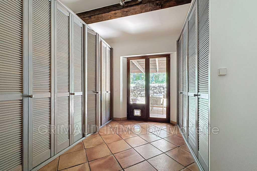 Maison familiale avec piscine et terrain de 5000 m² – 5 pièces – 4 chambres – 101.81 m²